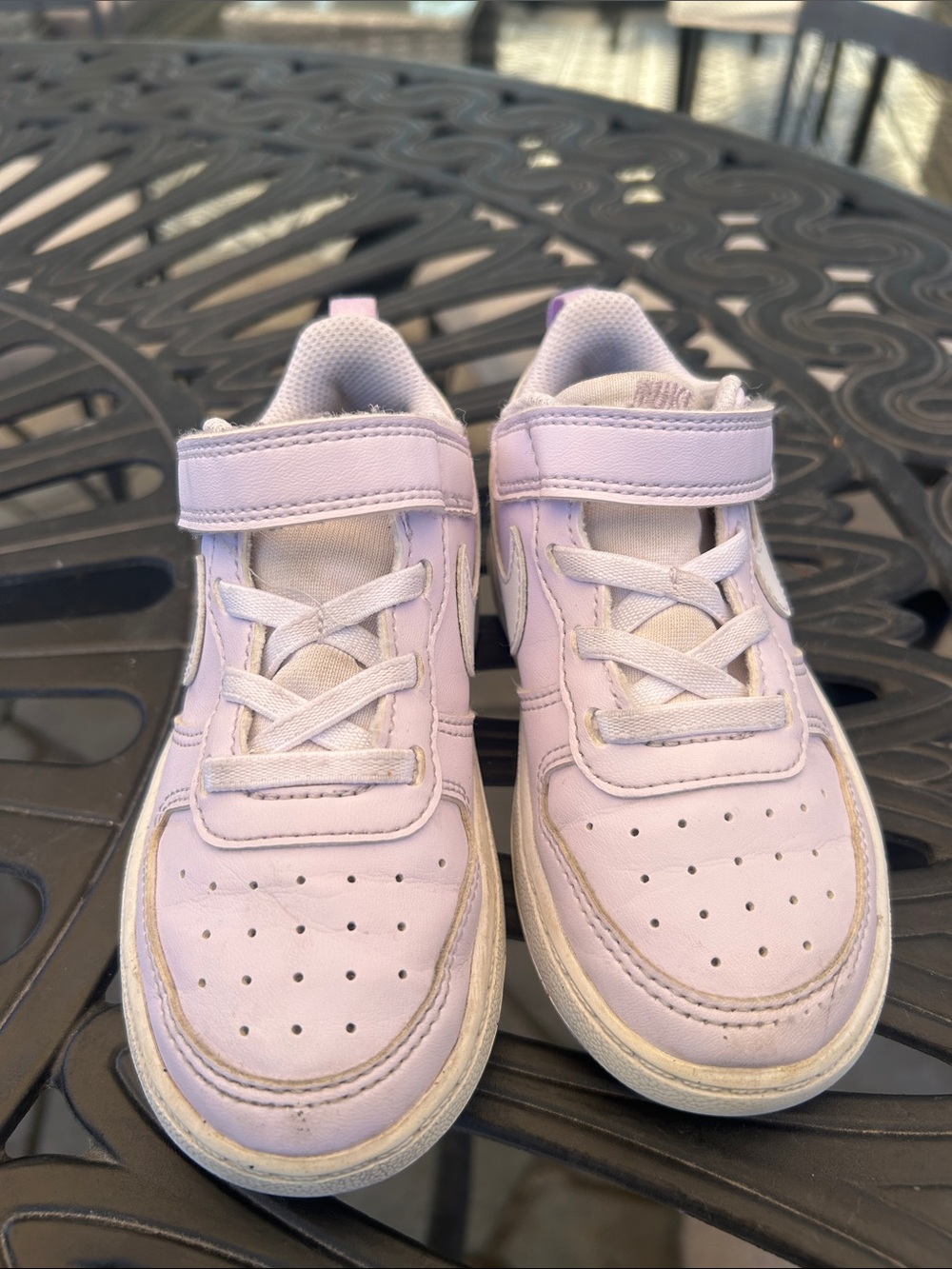 Nike Kids Lavender Low-Top Sneakers with Hook-and-Loop Strap